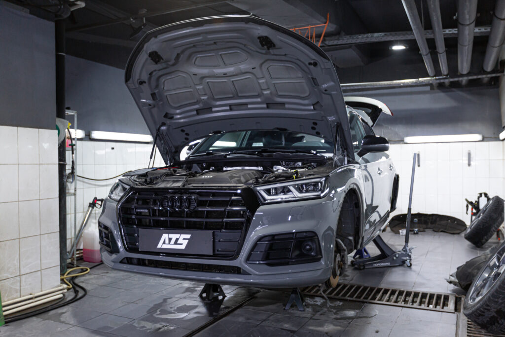 AUDI Q5: мойка арок и днища автомобиля с разбором